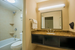 Bathroom Photo - Holiday Inn New Orleans Westbank