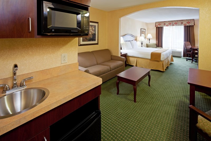 Accommodations Holiday Inn Express Binghamton University Vestal