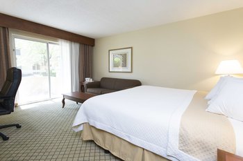 Accommodations Days Inn And Suites Omaha Ne