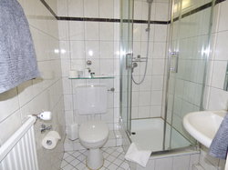 Einzelzimmer Standard mit  Duschbad in Ihrem Hotel Kaarst