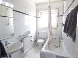 Hotel Alt Büttgen double room standard bathroom