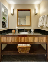 Queen Bathroom