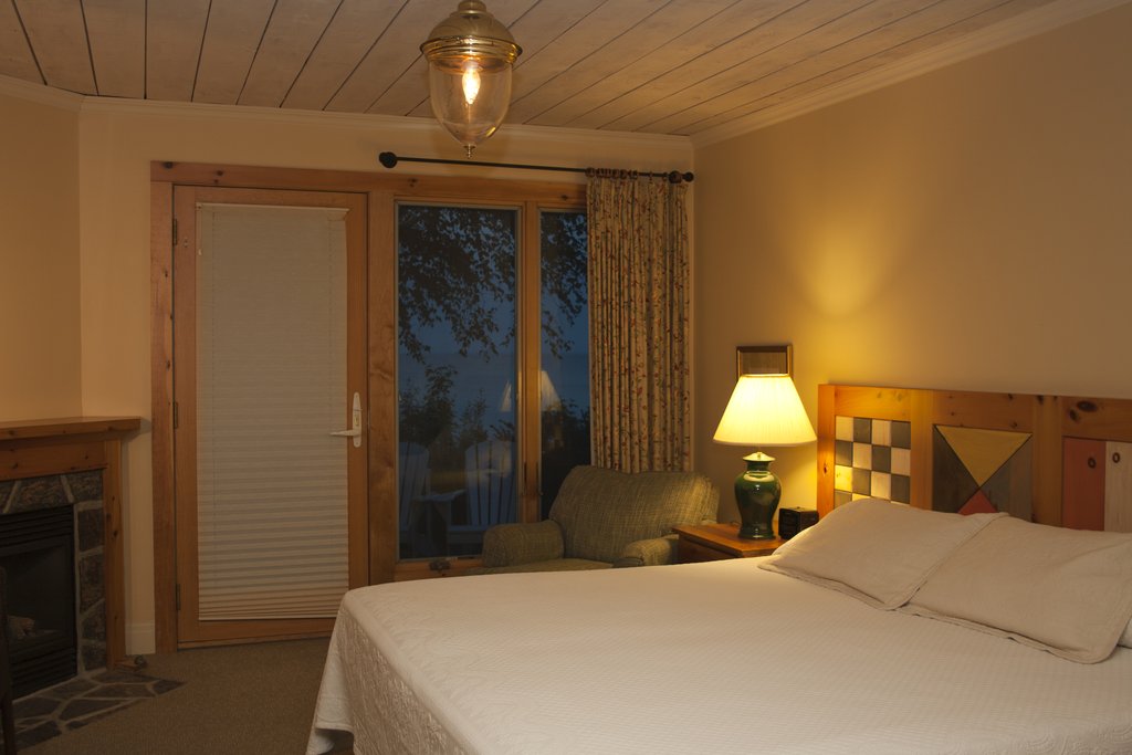 Lakeside Guest Room