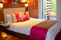 Queen Bed Garden Patio Guest Room
