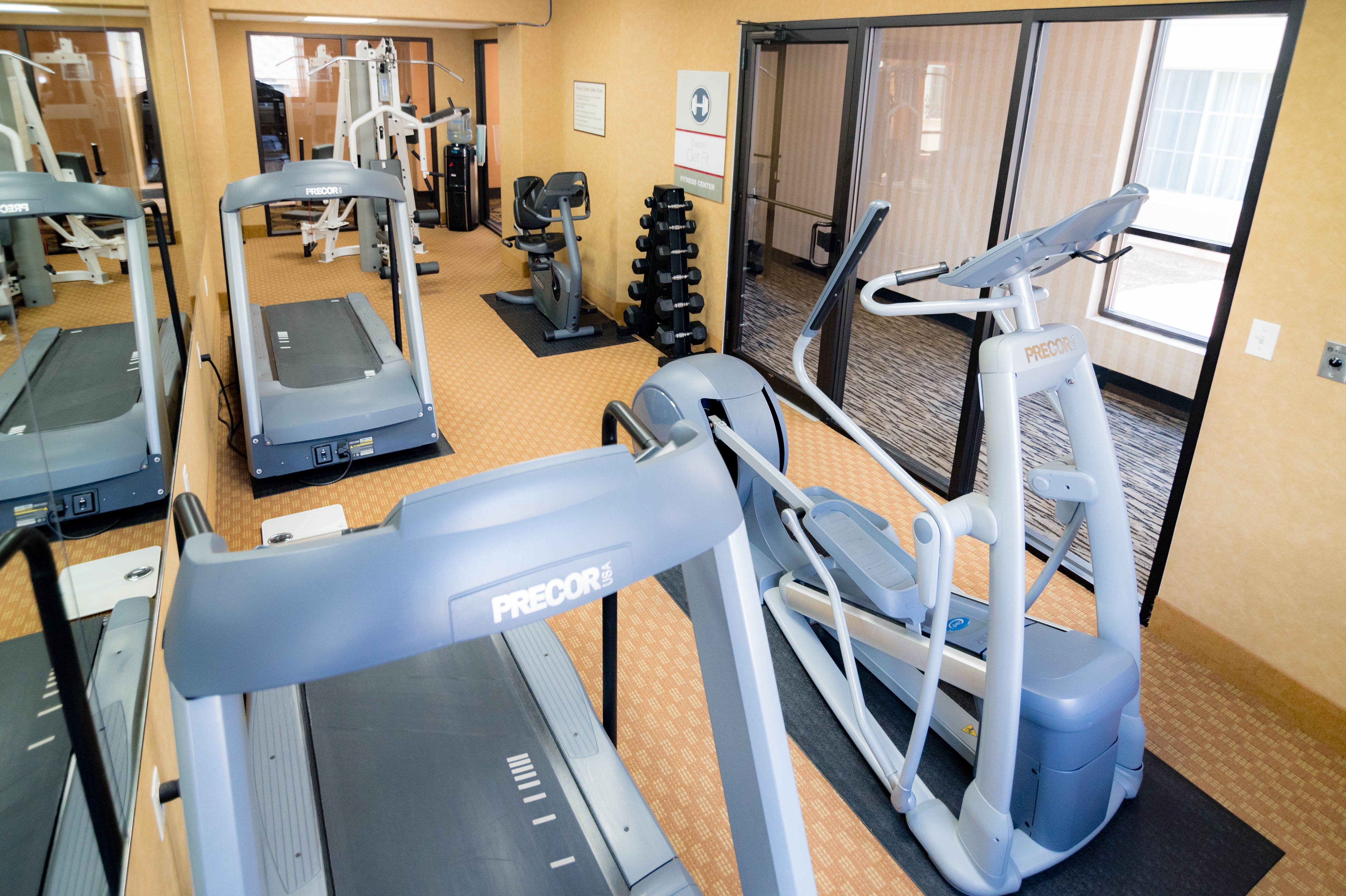 Hotel with Pool in Elmhurst IL | Clarion Inn Elmhurst Oakbrook