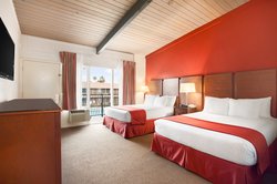 Courtyard Queen Room