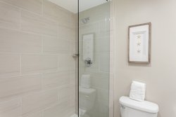 Suite Bath 1