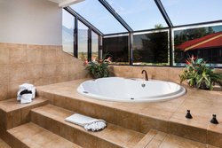 Honeymoon Suite Hot Tub