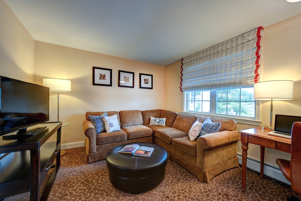 King Suite Sitting Room
