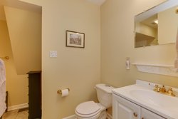Yorktown Suite Bathroom