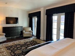 Grand King Fireplace Room 2