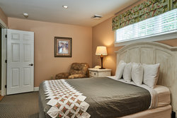 Hershey Suite Queen Bed