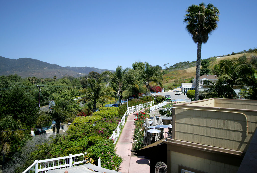 Hotel In Malibu California On The Beach Malibu Country Inn