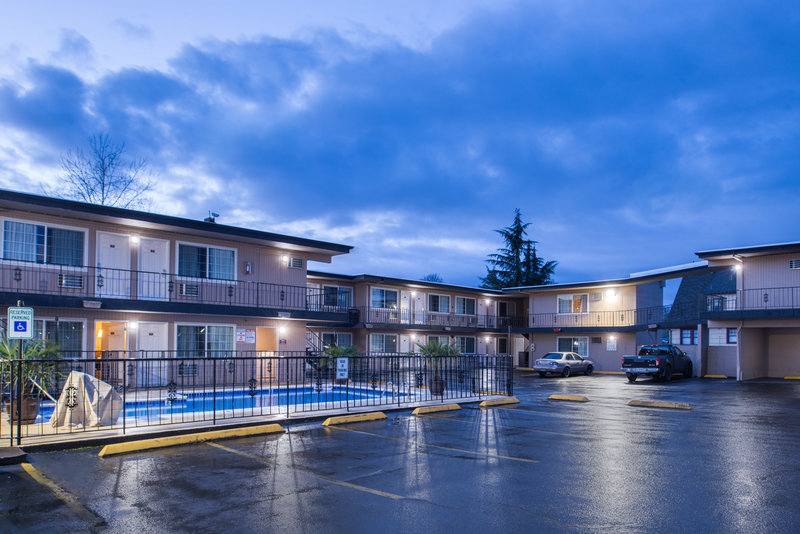 Hotel In Eugene Oregon University Inn Suites Eugene