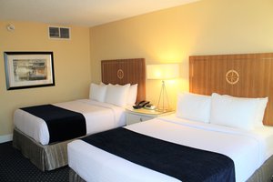 Hotel Rooms Suites In Hampton Va Hampton Marina Hotel
