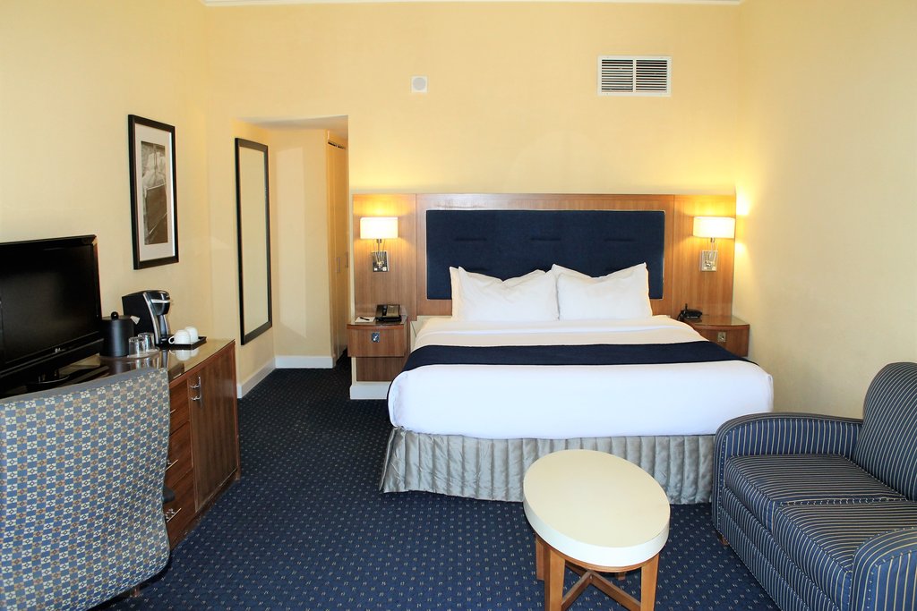 King Room In Hampton Virginia Hampton Marina Hotel