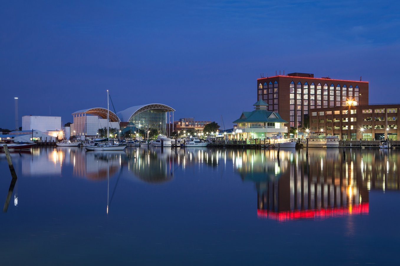 Hotel in Hampton VA on the Waterfront | Hampton Marina Hotel