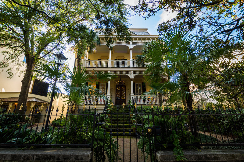 Old Town Trolley Tours In Savannah Ga Iris Garden Inn