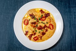 Shrimp And Grits With Tomatoes And Bacon