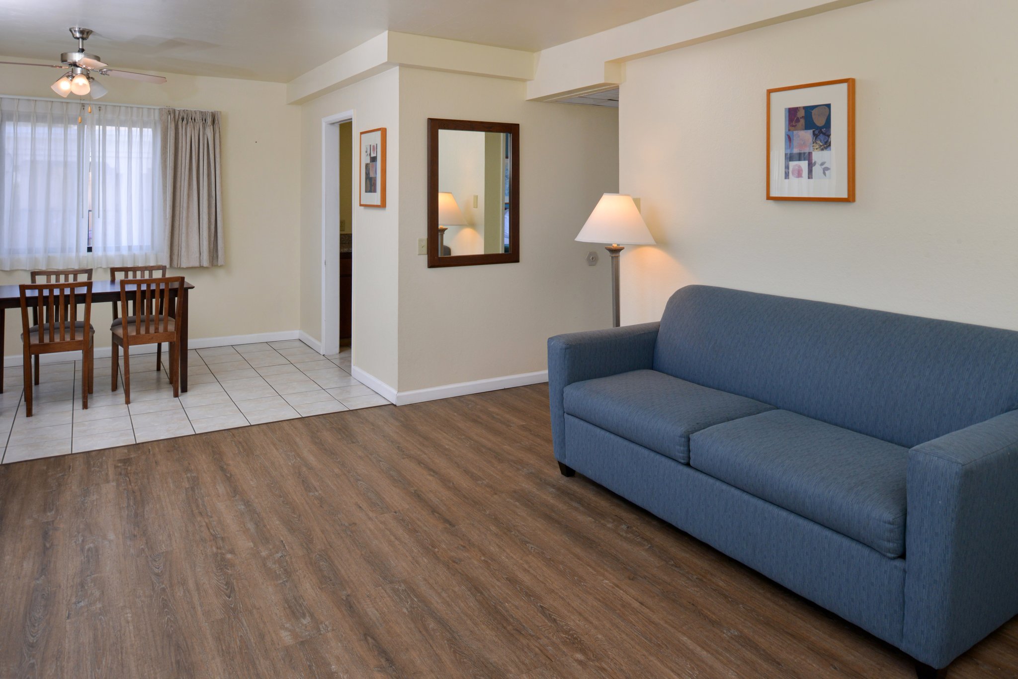 Edgewater Inn & Suites — photo 12 of 16