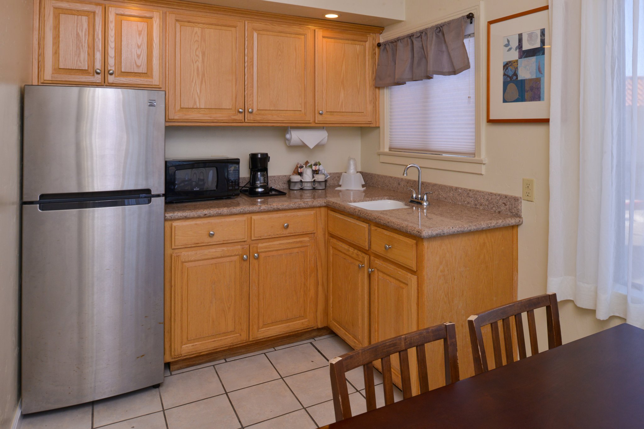 Edgewater Inn & Suites — photo 15 of 16