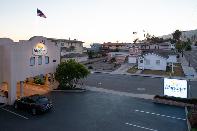 Hotel Photo Gallery | Edgewater Inn u0026 Suites